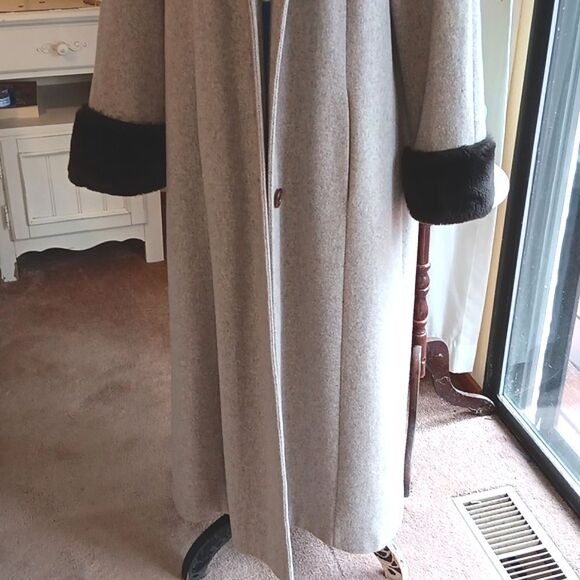 Vintage Alorna Maxi Length Hooded Coat. Retro,  Maxi Length,  Faux Fur Trim - Picture 3 of 16